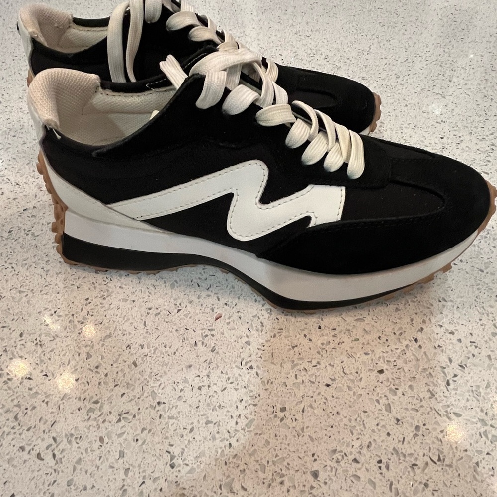 Steve Madden Campo Retro Jogger Sneaker - Women’s size 6.5